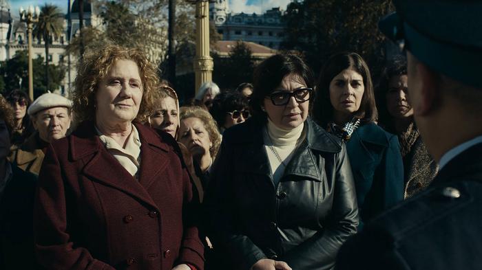 Verónica Llinás y Peter Lanzani protagonizan "Villaflor", un thriller político impactante