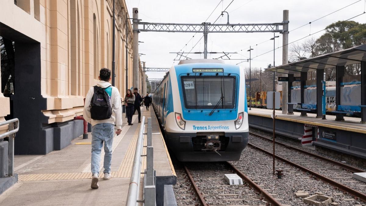 FOTO: El gobierno anunció la disolución de una empresa estatal ferroviaria 