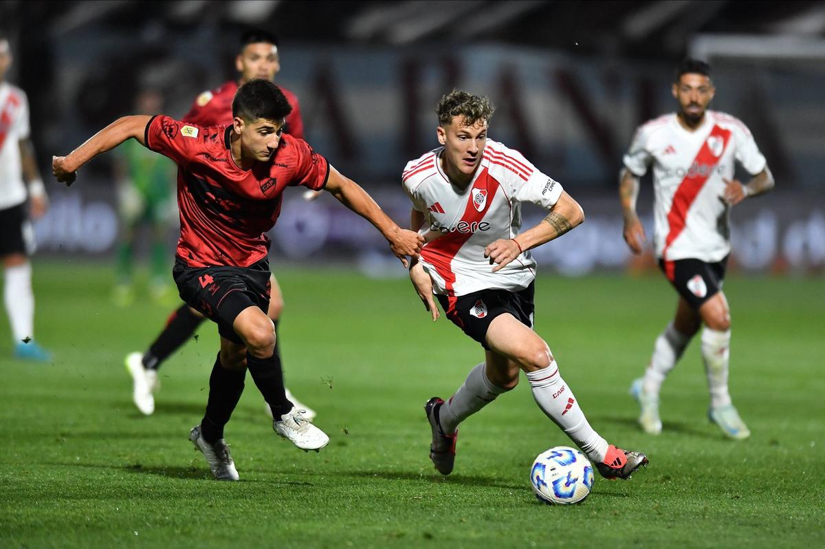 FOTO: River visita a Platense en Vicente López. (Foto: CARP)