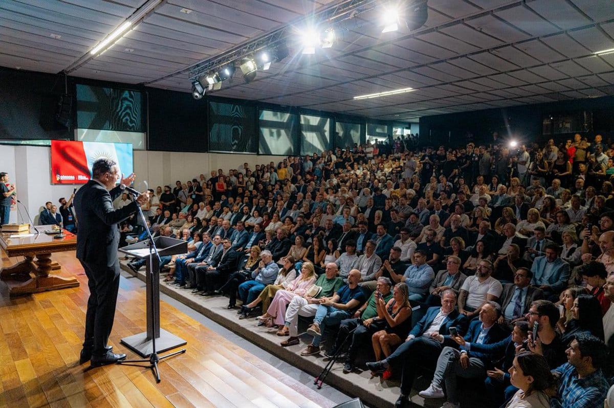 Miguel Siciliano, titular de la cartera de Vinculación, durante un acto en El Panal.
