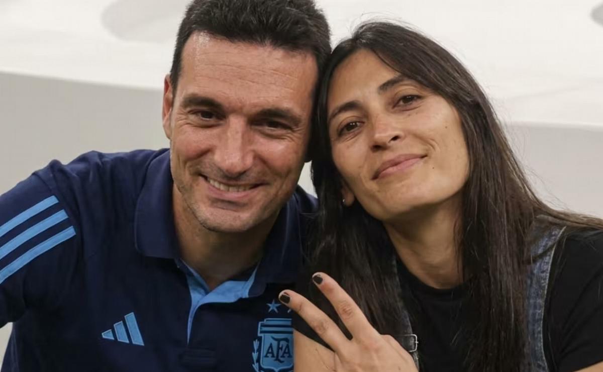 Quién es la esposa de Scaloni: la historia de amor que le cambió la vida al DT de la Selección