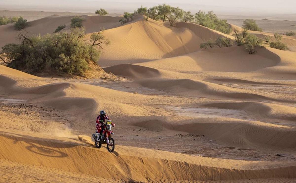 FOTO: Tosha Schareina se puso al frente del Rally de Marruecos ganando la Etapa 2