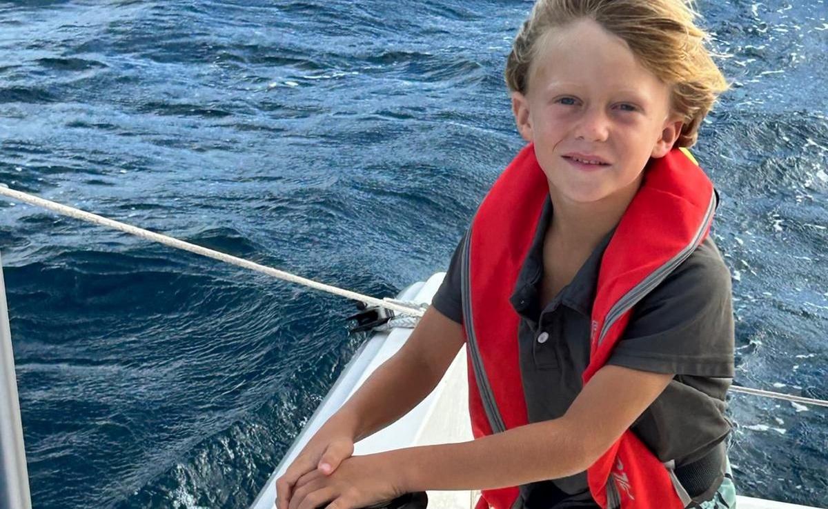 Una familia recorre más de 4.000 kilómetros por el Atlántico en vela rumbo al Caribe.