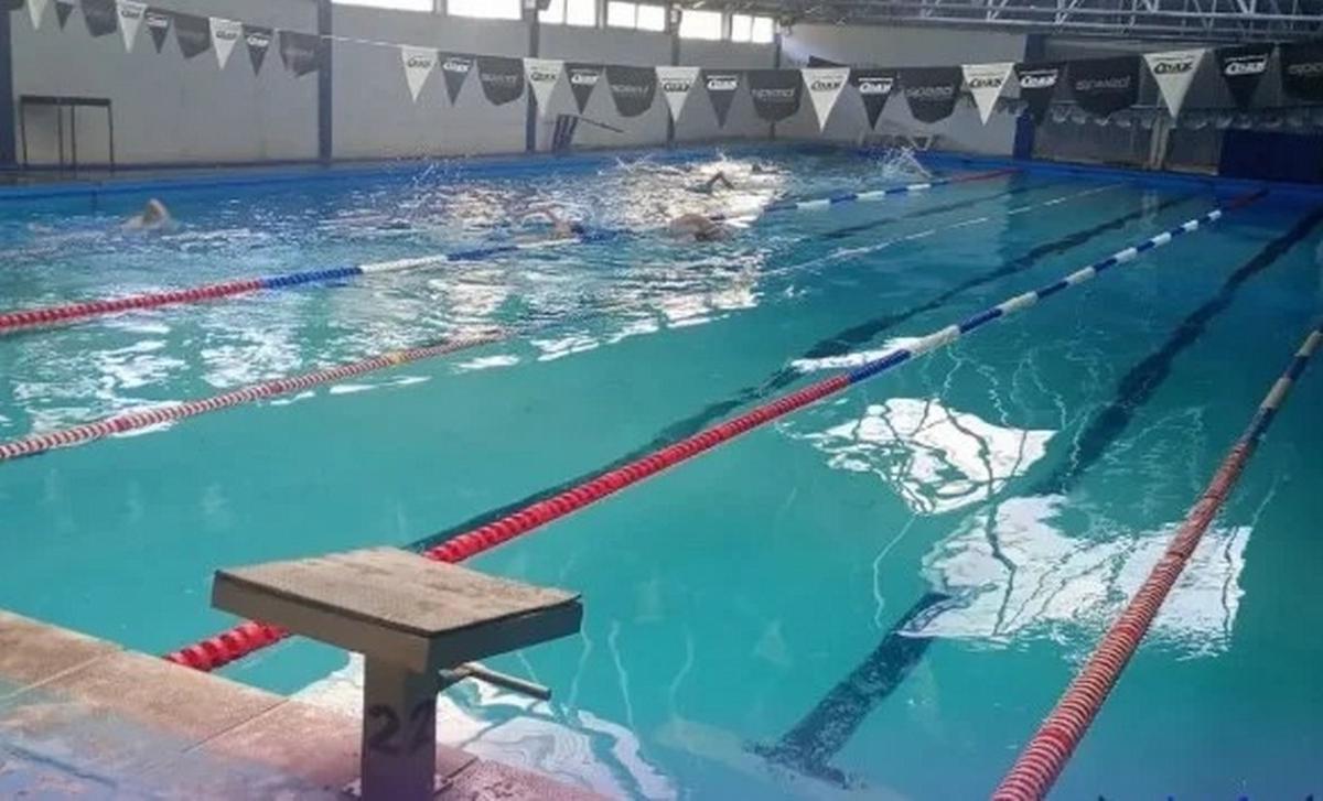 Nena internada tras descompensación en pileta