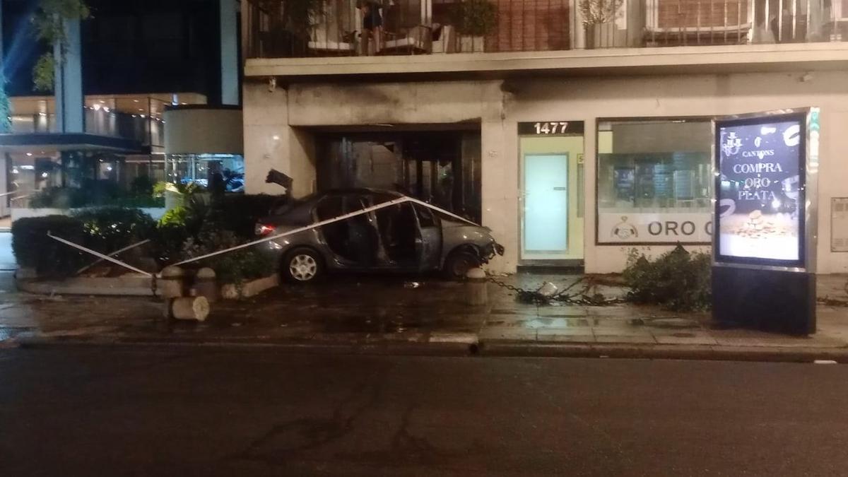 Incendio tras un choque en Recoleta: conductor rechazó atención médica
