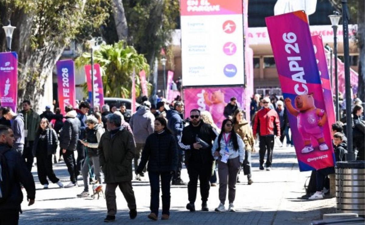 Familias, jóvenes y visitantes se acercaron desde temprano al Parque Independencia.