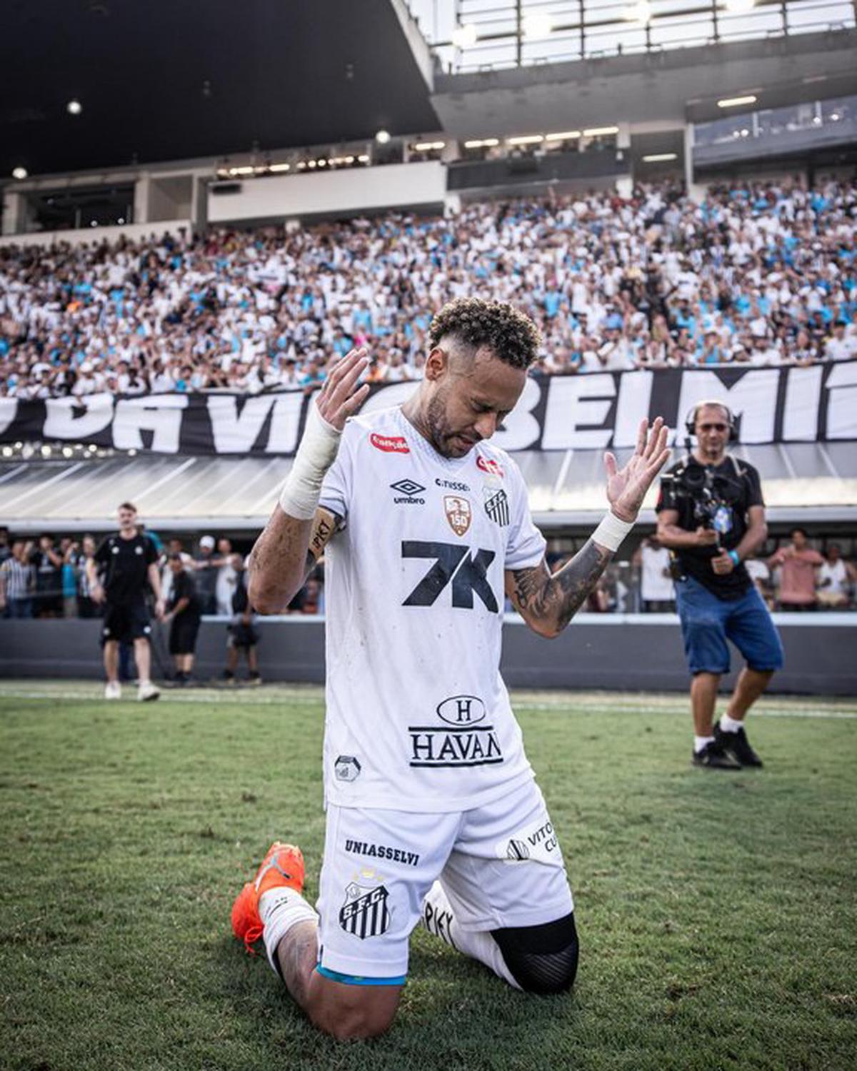 Neymar, astro brasileño del Santos.