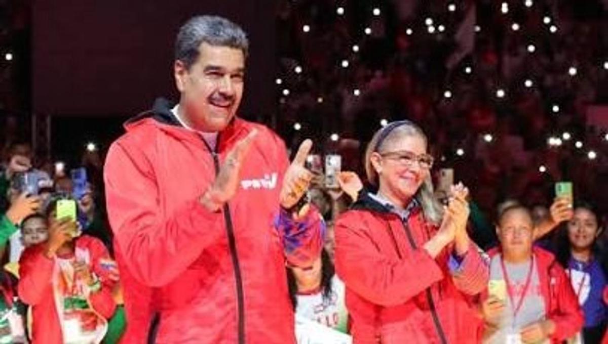 Cilia Flores junto a su esposo, Nicolás Maduro, en una situación diferente a la actual.