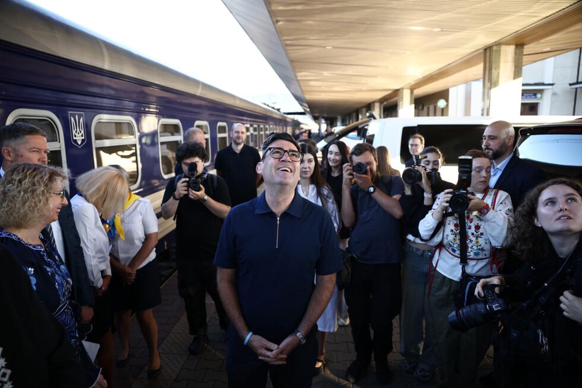 Burnham y otros líderes europeos llegan a Kiev mientras Ucrania celebra su Día de la Independencia