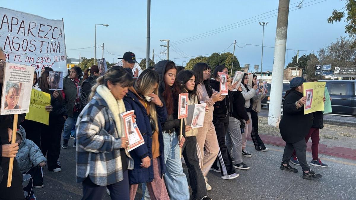 Familiares y vecinos marchan por la aparición de Agostina Vega