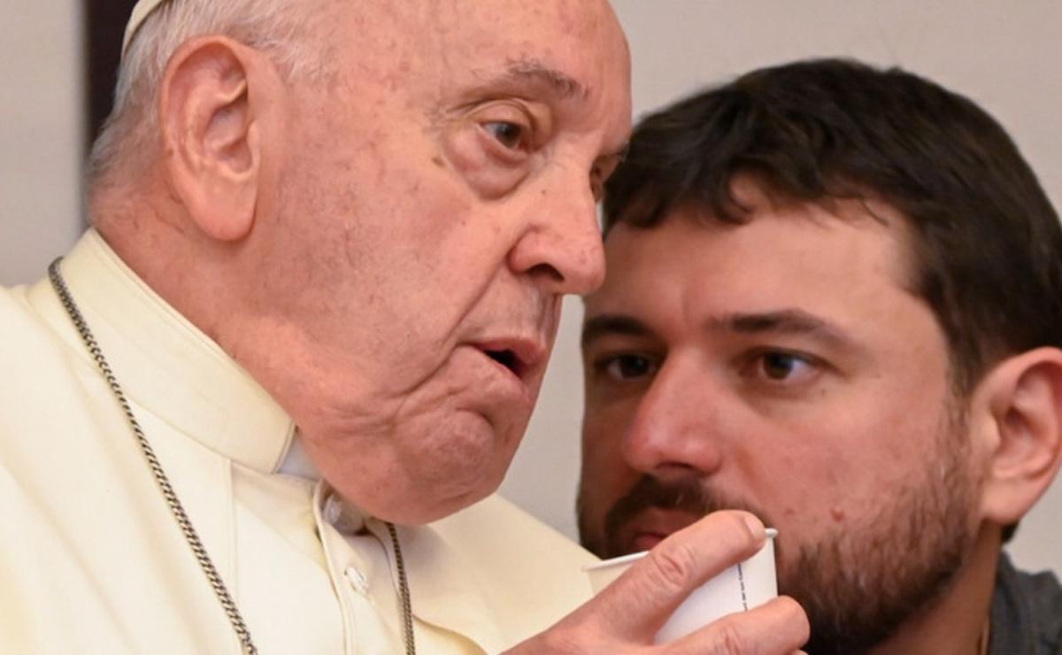 FOTO: Francisco y Grabois juntos; fue hoy, en el Vaticano (Foto: Víctor Sokolowicz).