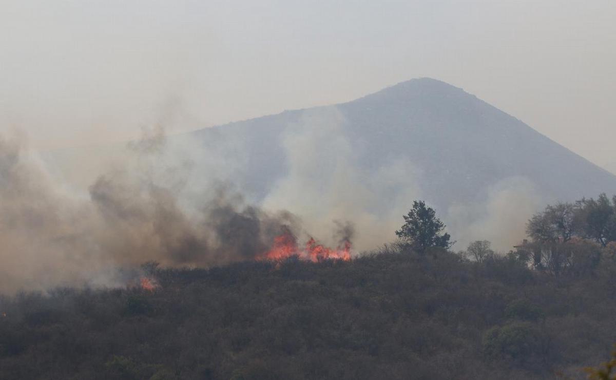 FOTO: Voraz incendio en Los Cocos. (Foto: Daniel Cáceres/Cadena 3)