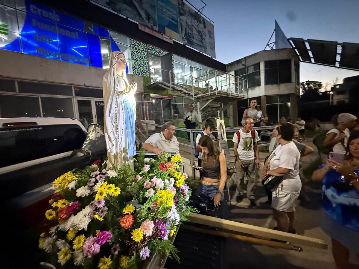 La peregrinación de la Virgen de Lourdes. (Foto:Daniel Cáceres/Cadena 3)
