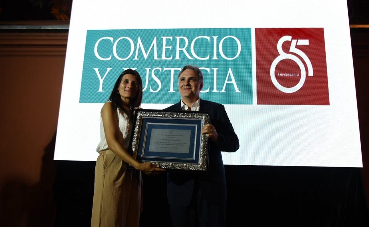 FOTO: Liliana Franch, presidenta del diario, y el gobernador Martín Llaryora.