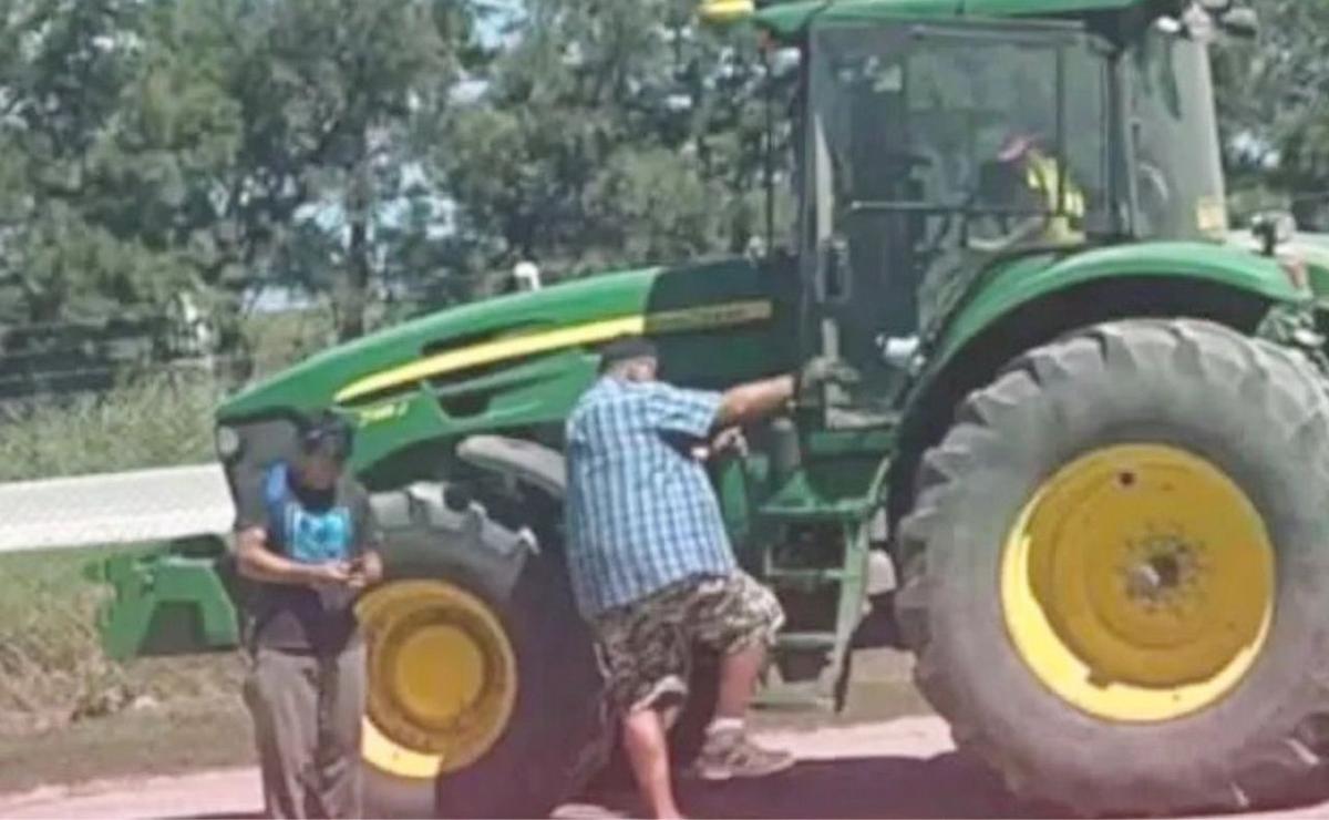 El futbolista que llegó en tractor a jugar.