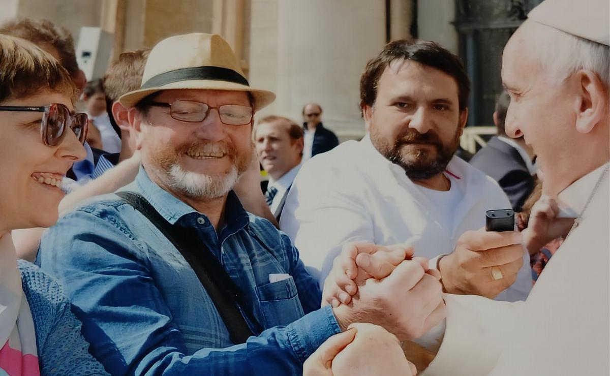 Una oyente desde Italia, una foto con el Papa Francisco y un vínculo inesperado con Alberto Lotuf.