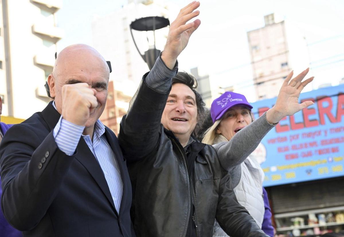 "El profe" Espert, con los hermanos Milei.