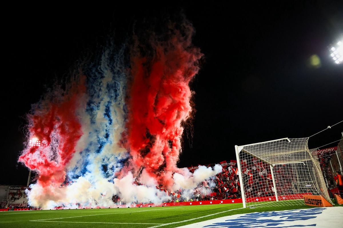Los incidentes se produjeron antes del encuentro en las afueras del estadio.