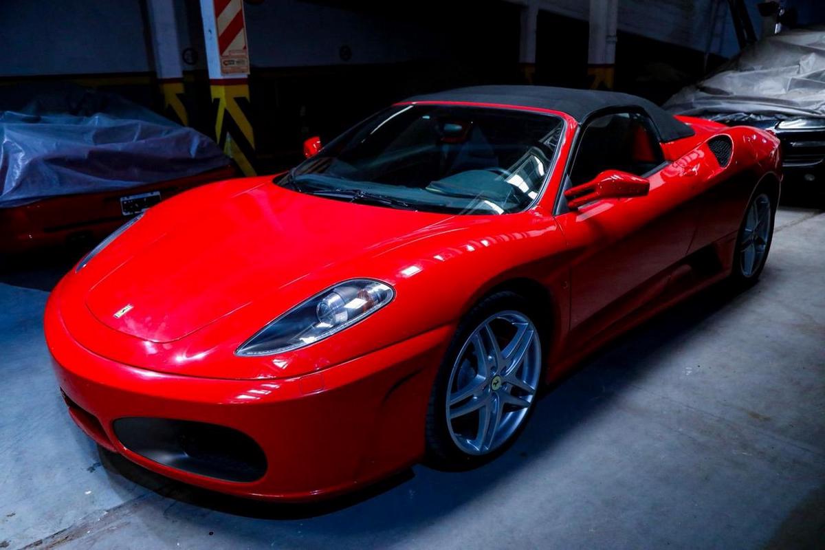 La Ferrari F430 que irá a subasta. (Foto: X)