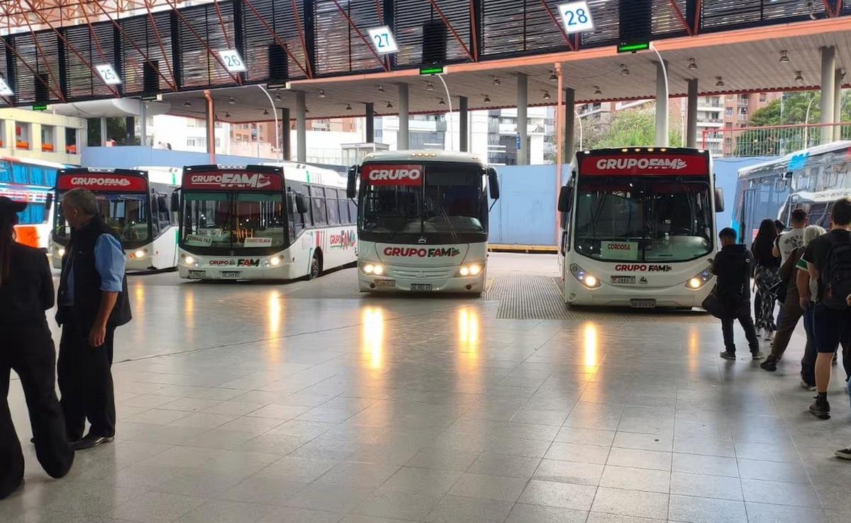 No circulan los colectivos interurbanos de FAM por asambleas de los choferes.