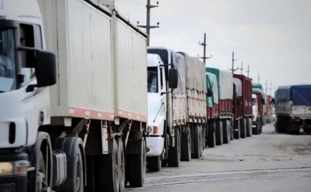 Los puertos reciben a miles de camiones cada temporada.