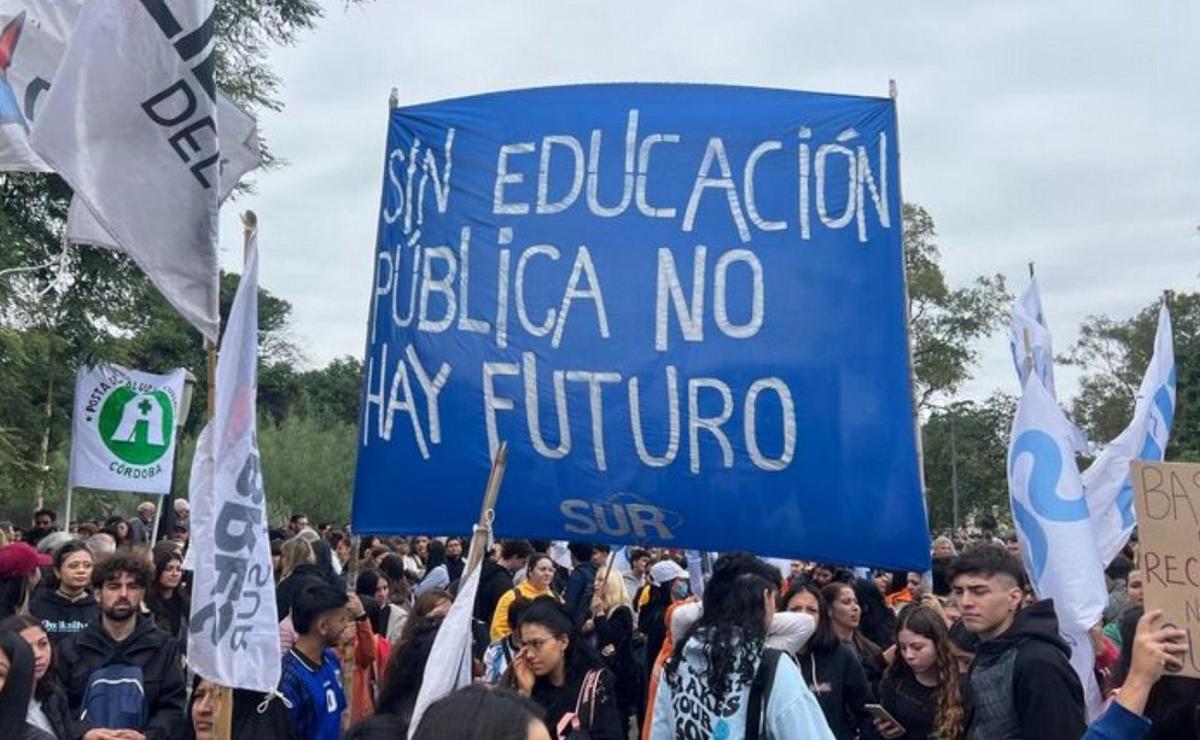 FOTO: La UNC convocó a la segunda marcha federal en defensa de la universidad pública.