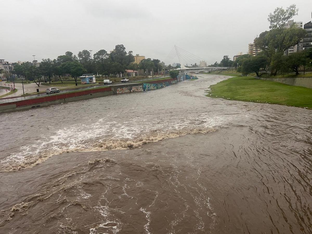 FOTO: Persistente lluvia en la ciudad de Córdoba.