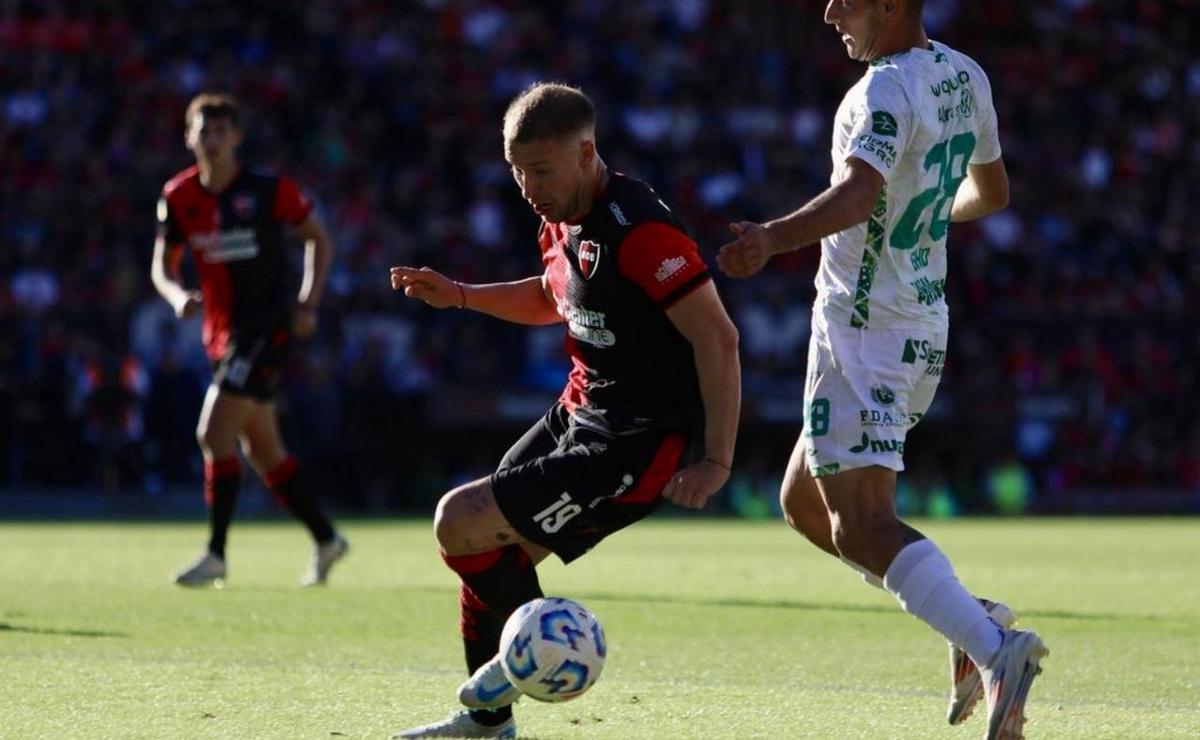 FOTO: Newell's vs. Sarmiento. Liga Profesional 2024. 