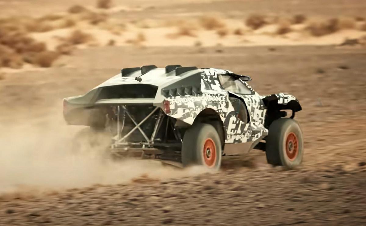 FOTO: Carlos Sainz y la Ford Raptor T1