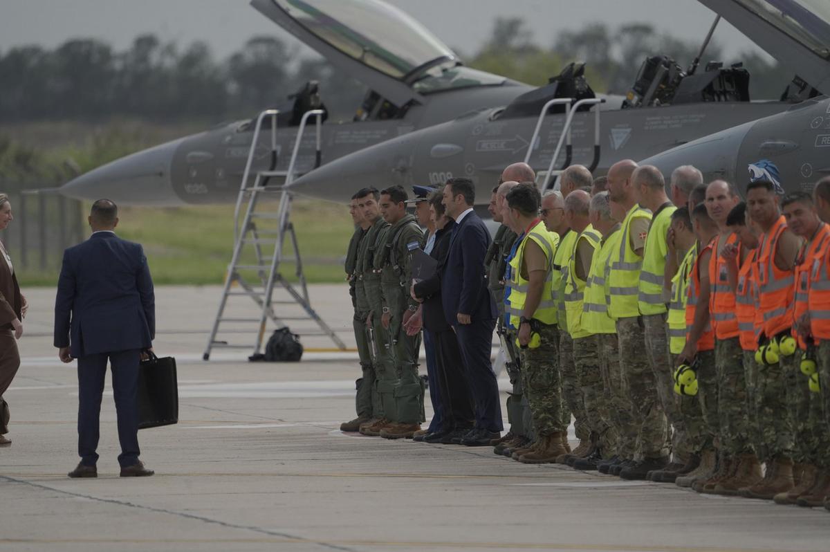 El Presidente presentó los F-16 en Las Higueras. (Foto: Daniel Cáceres/Cadena 3)
