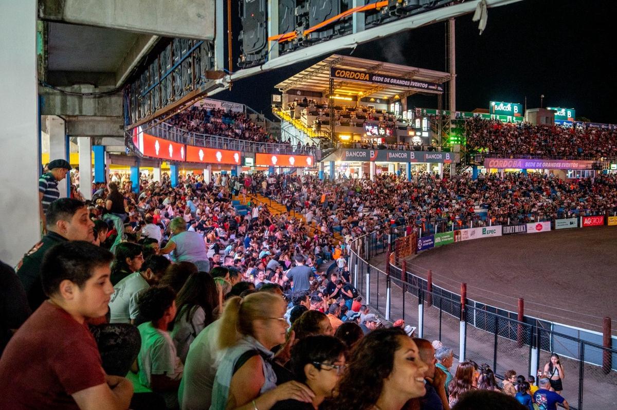 FOTO: Más de 10 mil personas en la noche previa del Festival de Jesús María.