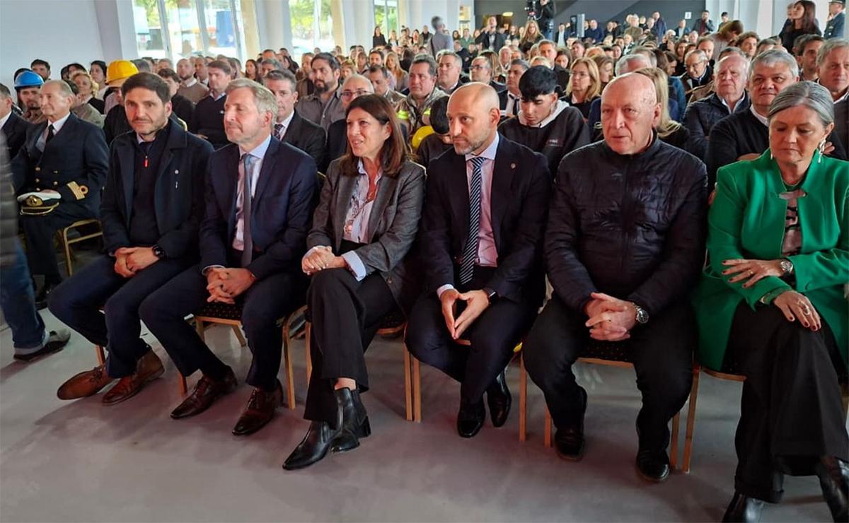 Acto por la renovación el muelle de la Terminal Fluvial de Rosario.