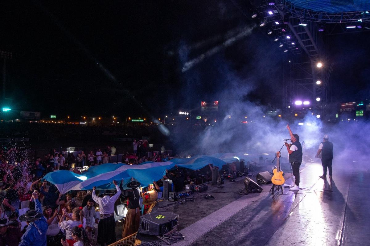 FOTO: Más de 10 mil personas en la noche previa del Festival de Jesús María.