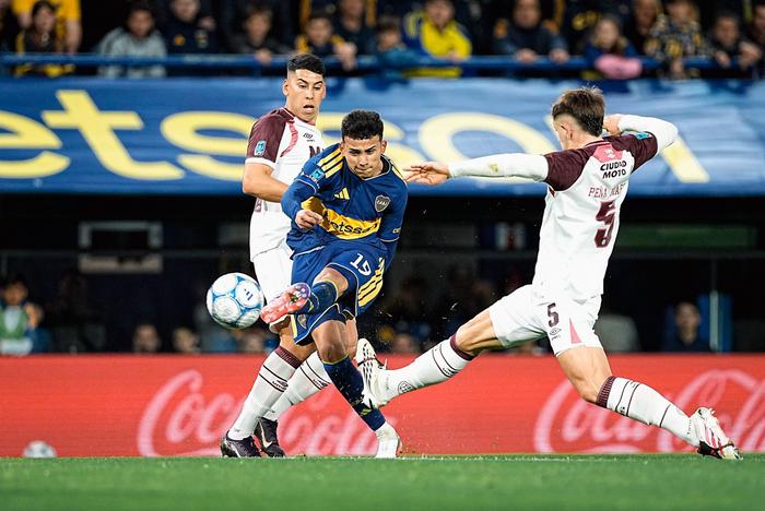 Boca volvió a La Bombonera con un triunfo agónico: le ganó 1-0 a Lanús y se mete en la pelea