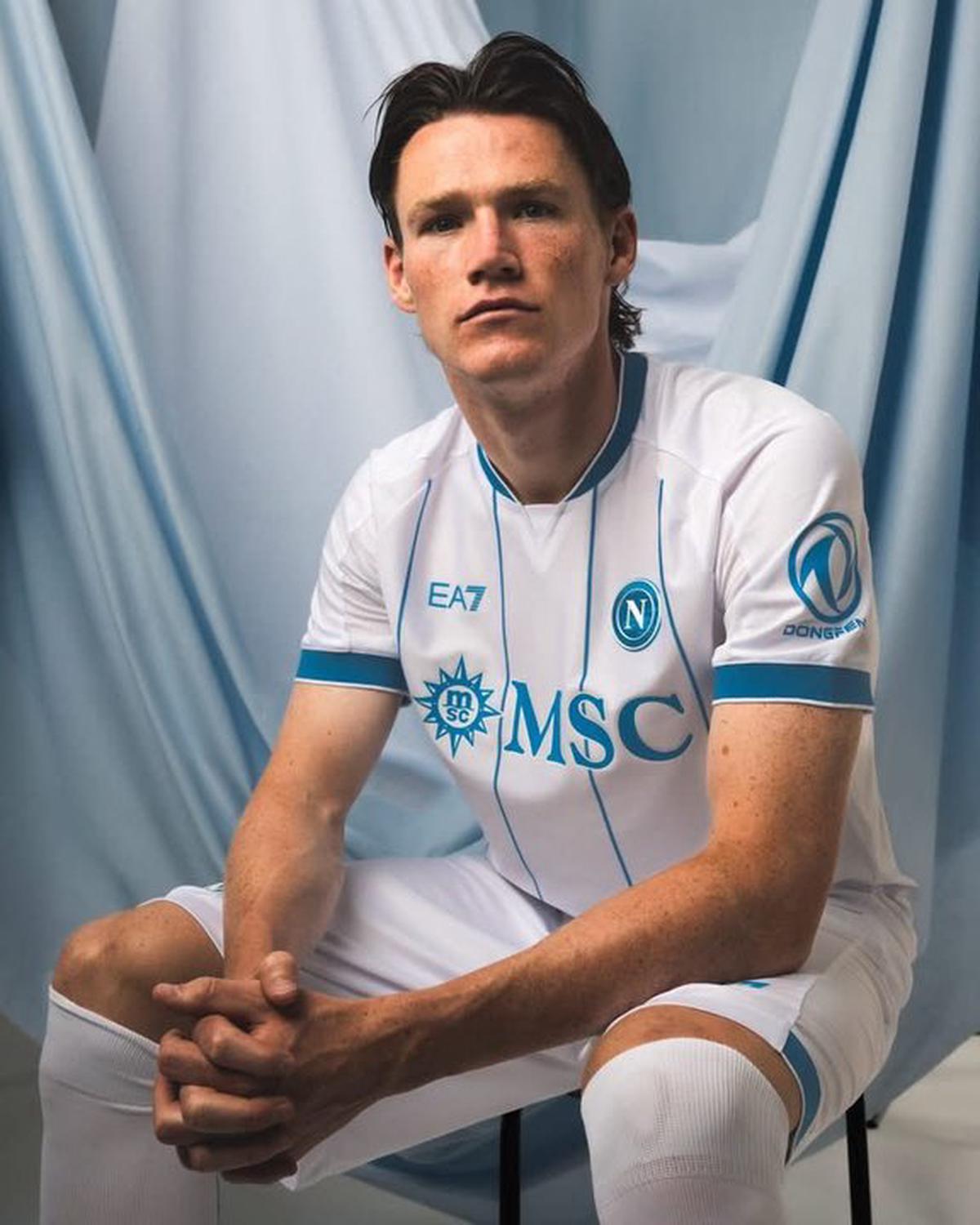 Napoli presentó su camiseta alternativa con un video filmado en Buenos Aires