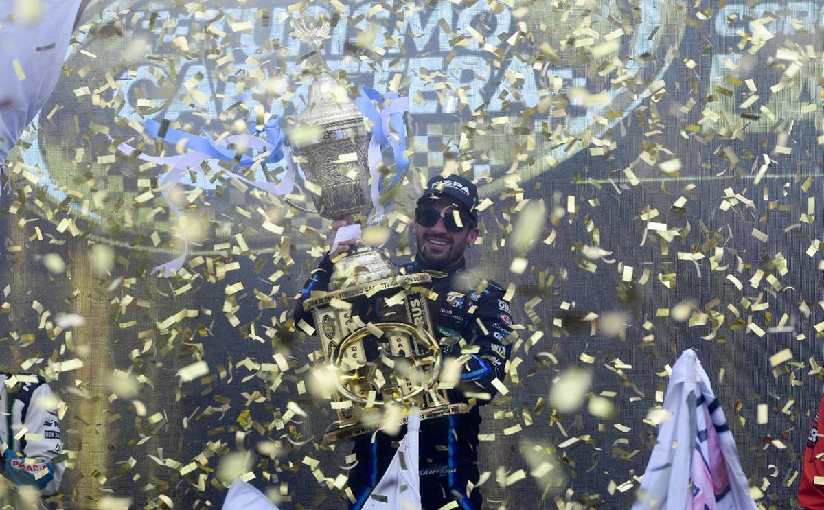 FOTO: Santero es campeón de Turismo Carretera: "Llevo 9 años trabajando para este día"