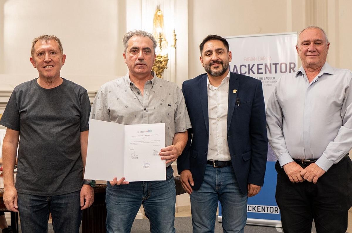 La sala Regino Maders lució llena en la presentación del libro. (Foto: Legislatura)