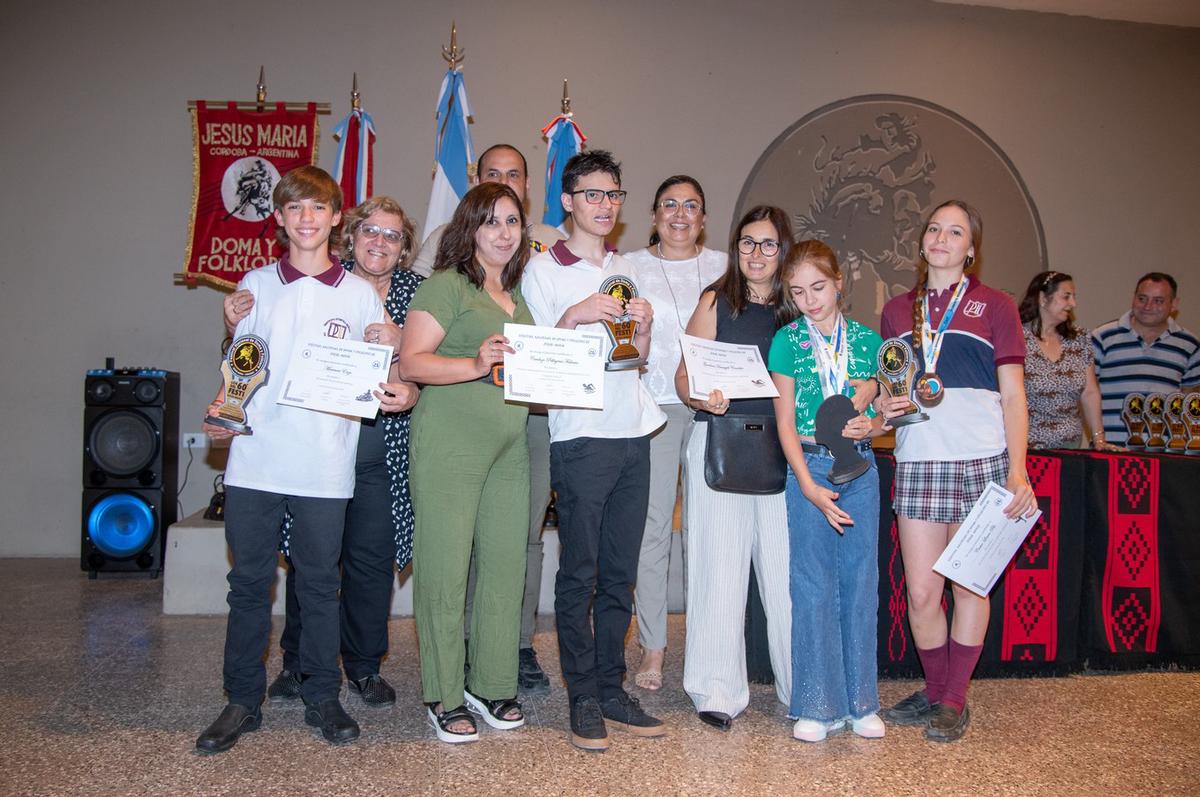 El Festival de Doma y Folklore reconoció a alumnos destacados.