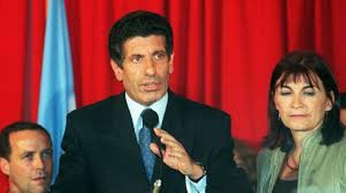 Año 2000. "Chacho" Álvarez renuncia a la vicepresidencia.