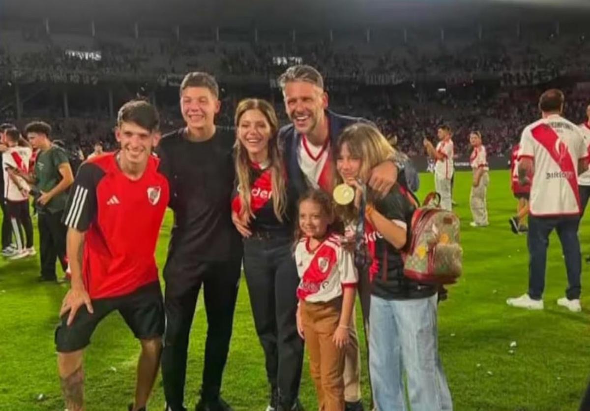 FOTO: Facundo en los festejos de la liga obtenida por River, junto a toda la familia