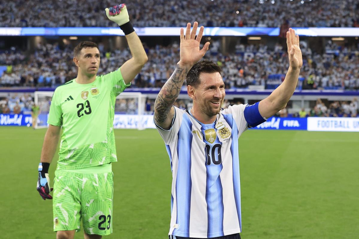 Una costumbre: Messi la volvió a romper (Foto: @Argentina)