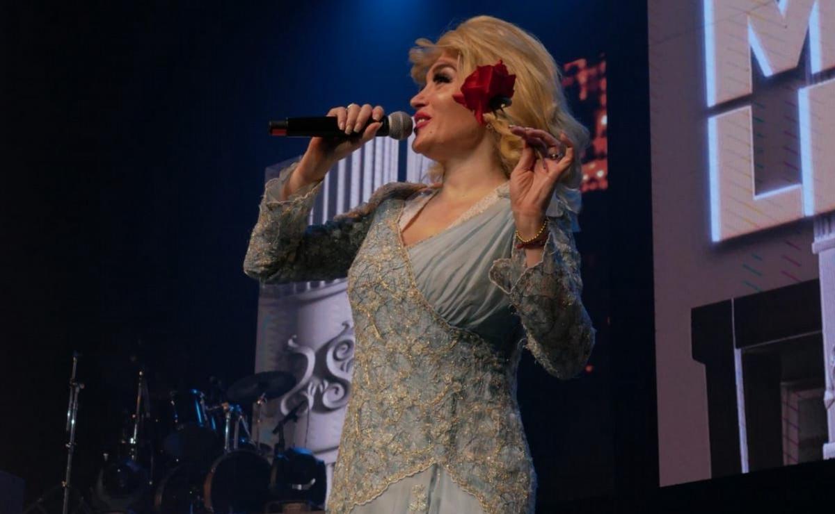 FOTO: Fátima Flores interpretando a Mirtha Legrand.