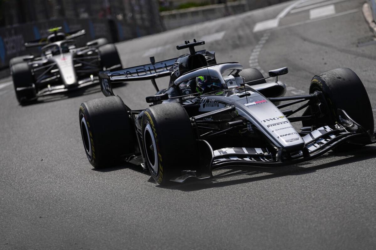 Cadillac consigue y luego pierde su 1er punto en la F1 tras sanción a Sergio Pérez