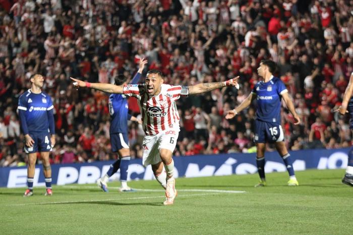 Instituto, más puntero que nunca: le ganó 3-1 el clásico a Talleres y Alta Córdoba es un carnaval