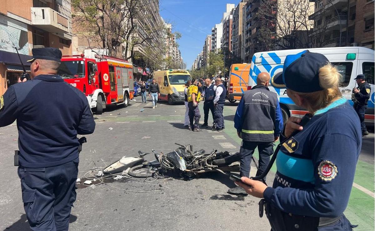 FOTO: Varios heridos tras el choque en Av. Chacabuco. (Foto: Daniel Cáceres/Cadena 3)