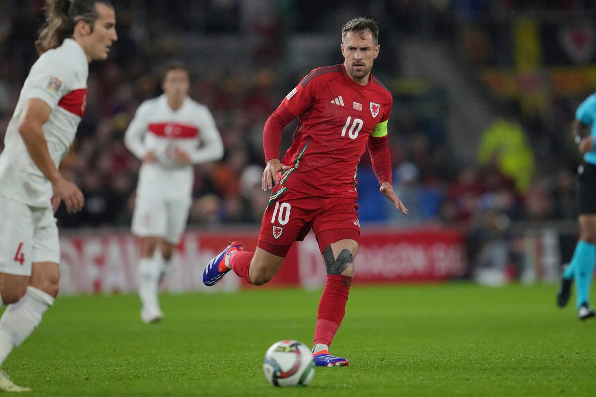 Aaron Ramsey sigue buscando a Halo, su beagle perdido, en México