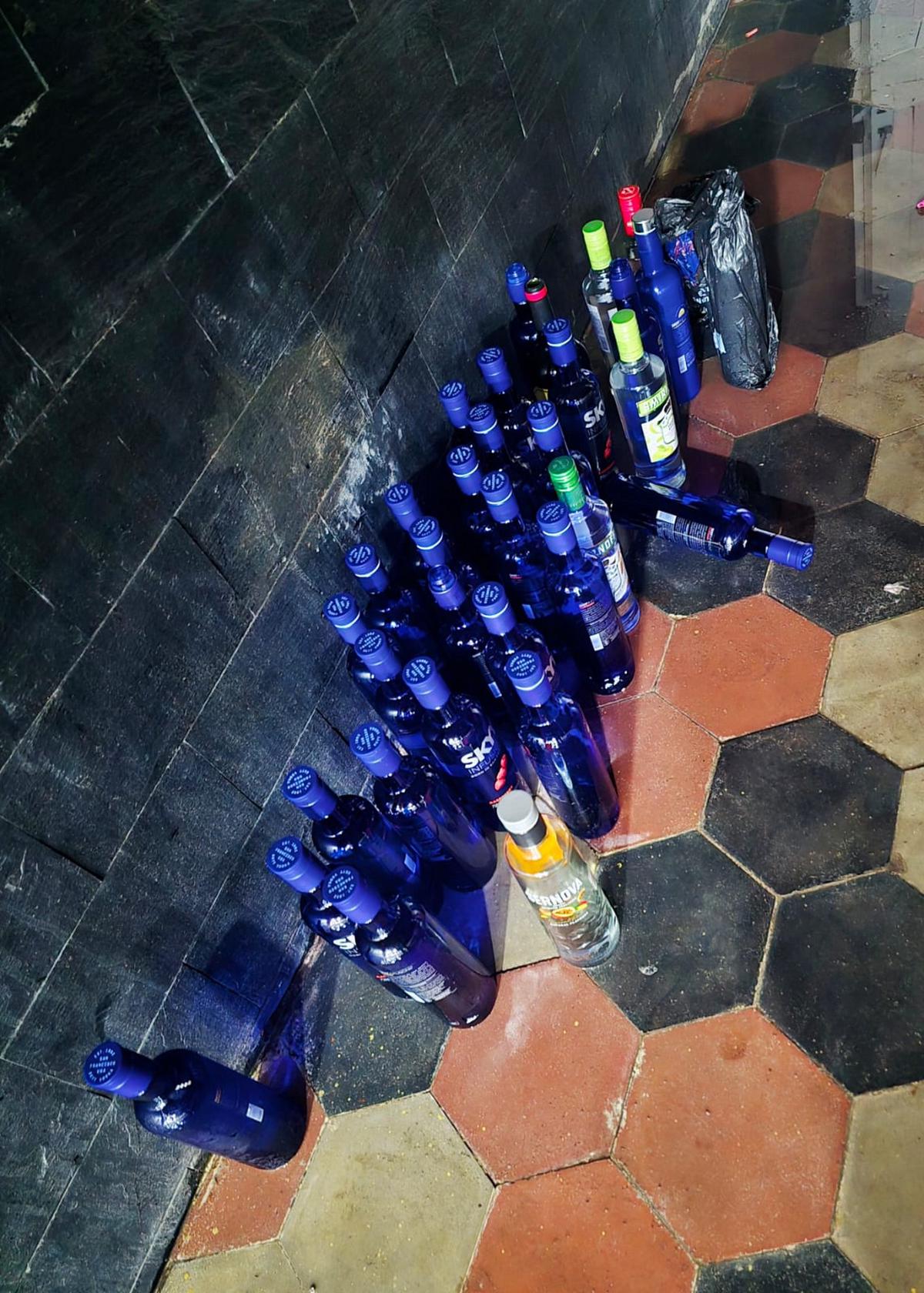 Clausuran dos fiestas clandestinas con más de 700 estudiantes en Córdoba.