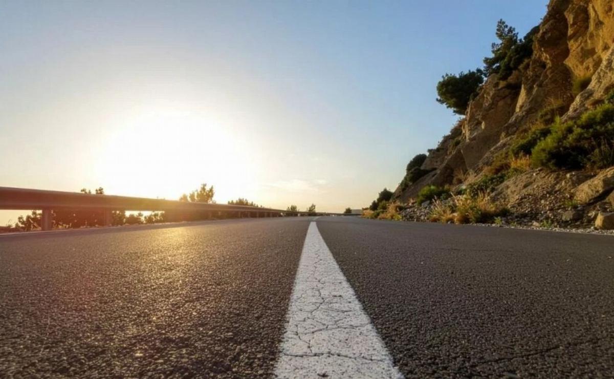 Misterio en Colonia Vignaud: encontraron muerto a un motociclista en un camino rural.