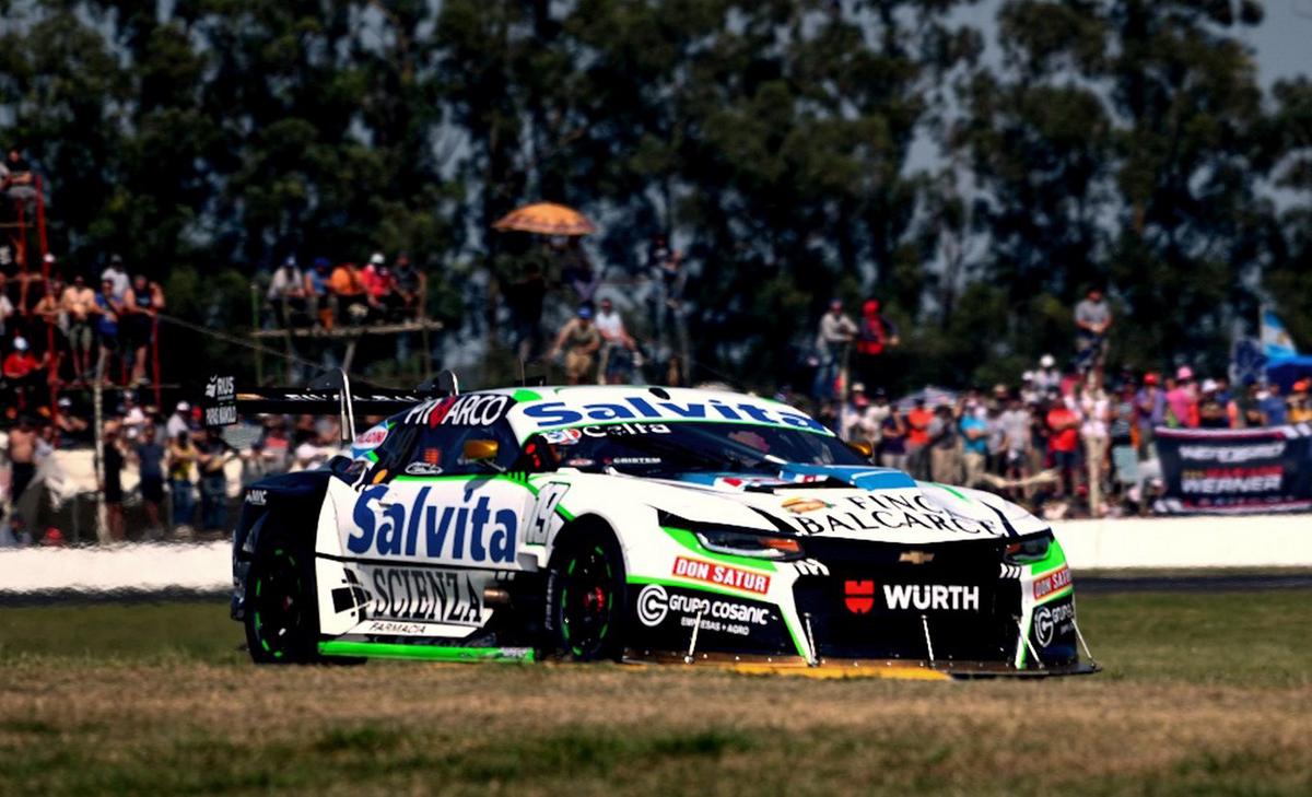 FOTO: La silueta 'racer' del Camaro de Ciantini se pasea triunfal por Paraná