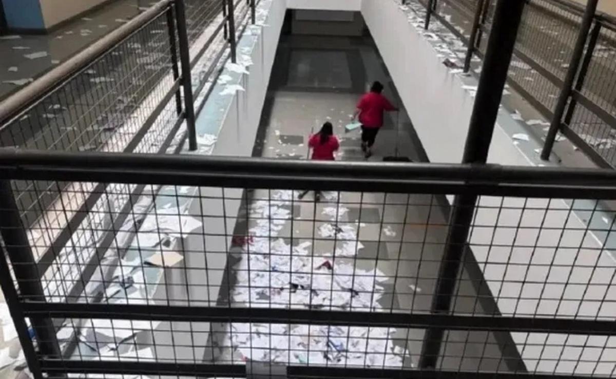 Destrozos en una escuela de Godoy Cruz en el Último Último Día de clases.